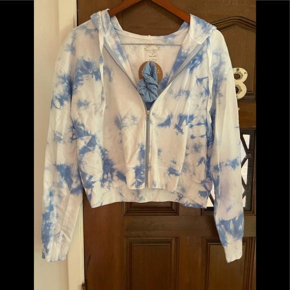 Splendid Tops - NWT Sundown by Splendid tie die cropped hoodie with matching scrunchy